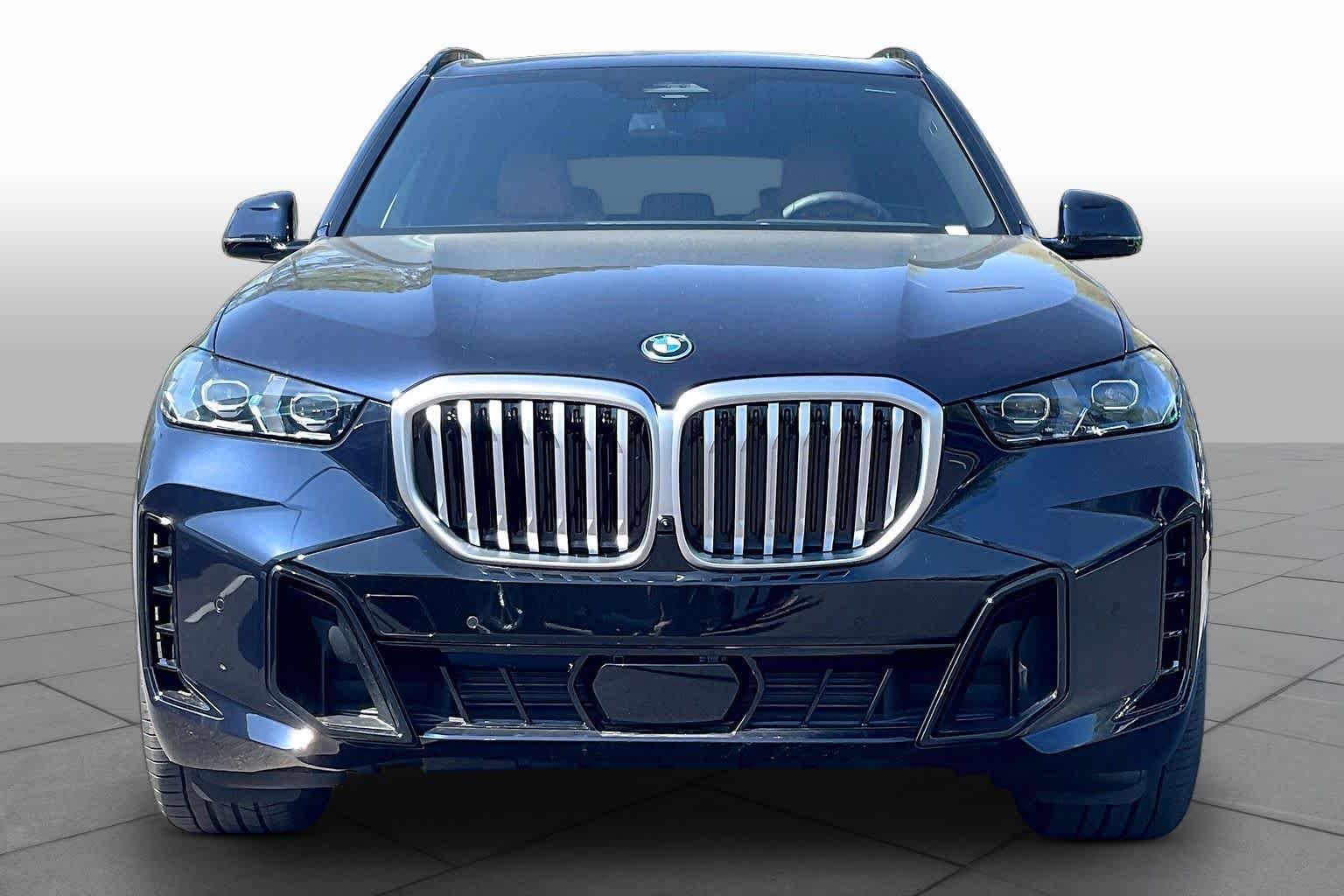 New 2026 Carbon Black Metallic BMW xDrive50e image 3