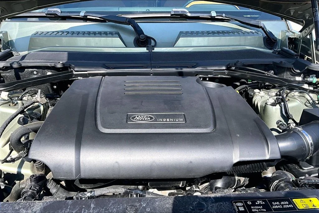 Used 2024 Green Land Rover S image 9