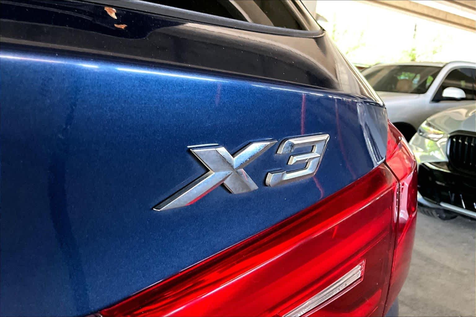 Used 2018 Phytonic Blue Metallic BMW xDrive30i image 9