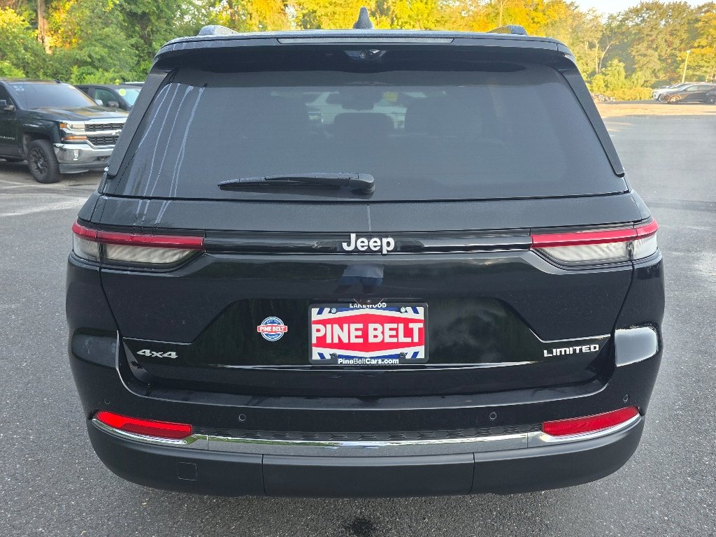 Certified Used 2025 Diamond Black Crystal Pearl Coat Jeep Limited image 15