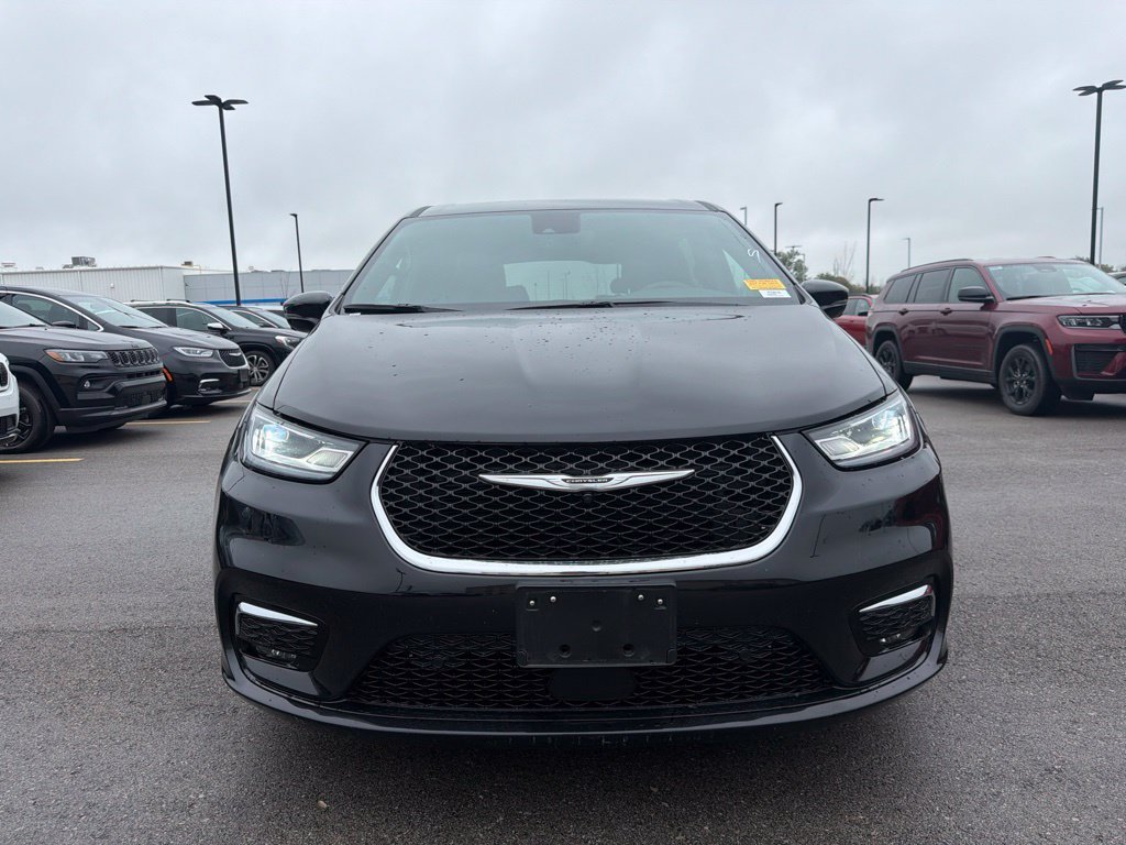 Used 2026 Chrysler Pacifica Select with VIN 2C4RC1BG3TR250518 for sale in Kansas City