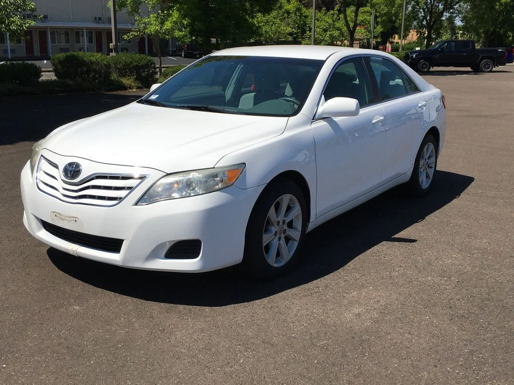 2011 Toyota Camry 2.5 Auto LE's photo