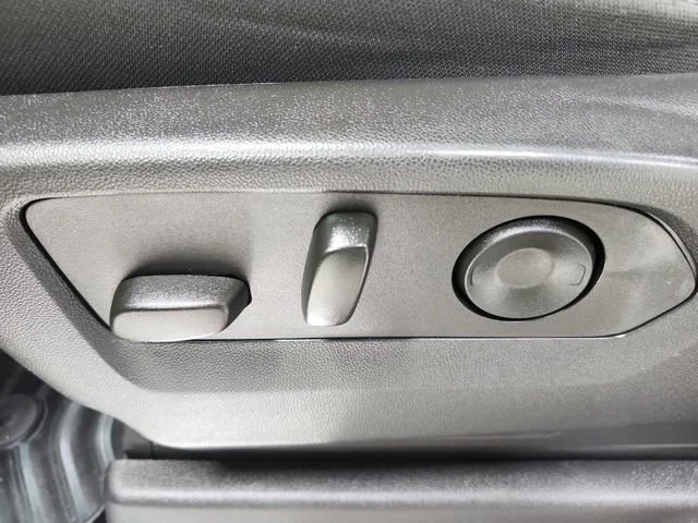 Used 2024 Summit White GMC Elevation image 20