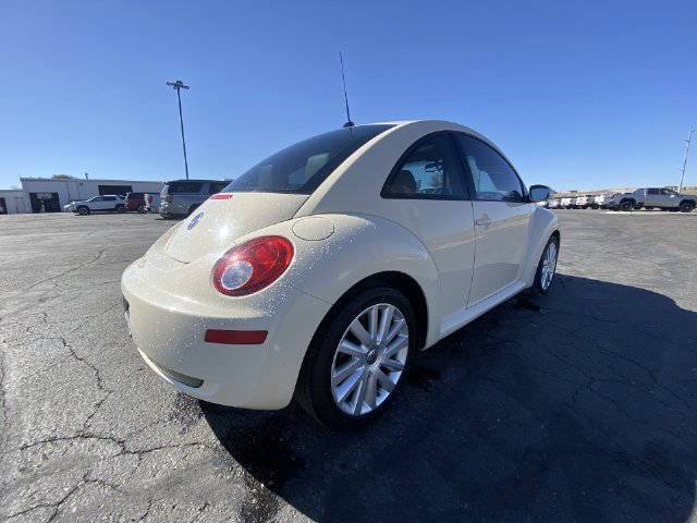 Used 2008 Yellow Volkswagen S image 8