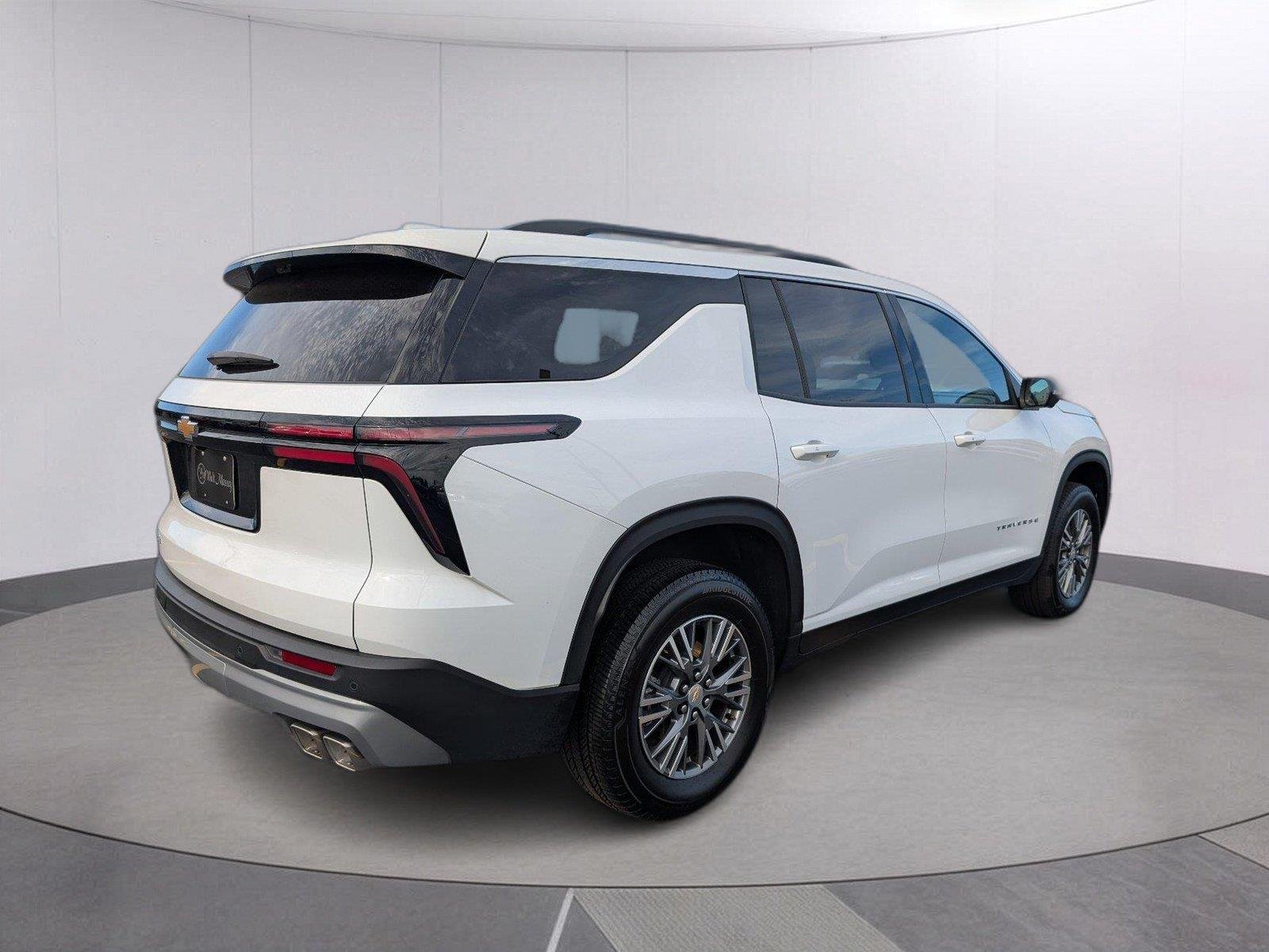 Used 2026 Summit White Chevrolet LT image 7