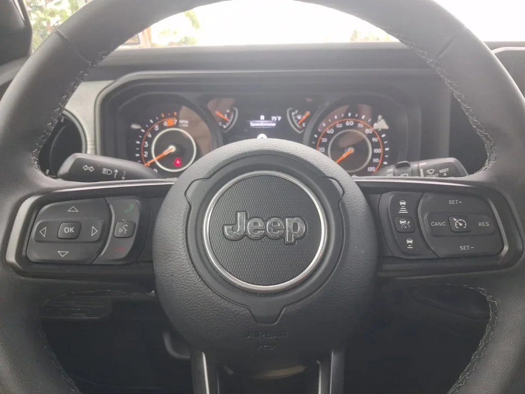 Used 2025 Blue Jeep Sport S image 30