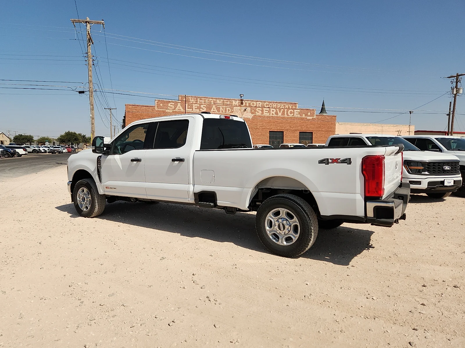 New 2027 Oxford White Ford XLT image 4