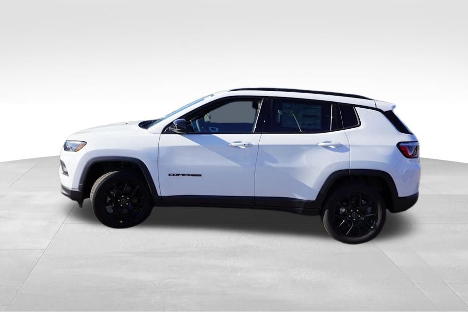 New 2025 Bright White Clear-Coat Exterior Paint Jeep Altitude Special Edition image 6