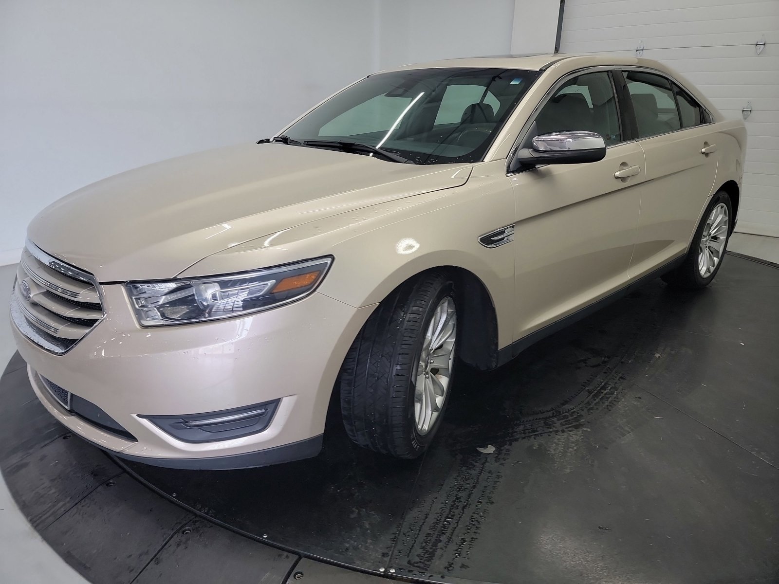 Used 2017 White Gold Metallic Ford Limited image 3