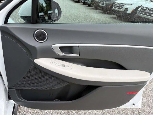 New 2026 White Hyundai SE image 12