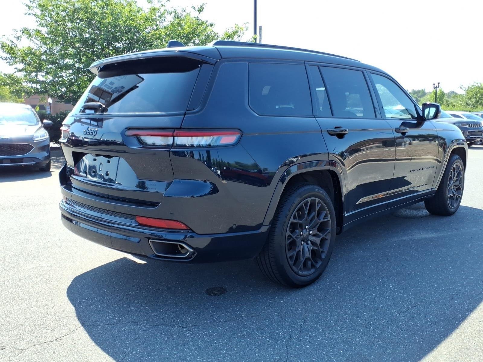 Used 2024 Diamond Black Crystal Pearlcoat Jeep Summit Reserve image 2