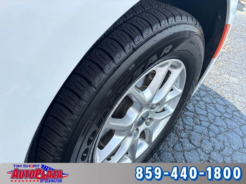Used 2025 White Chrysler Select image 12