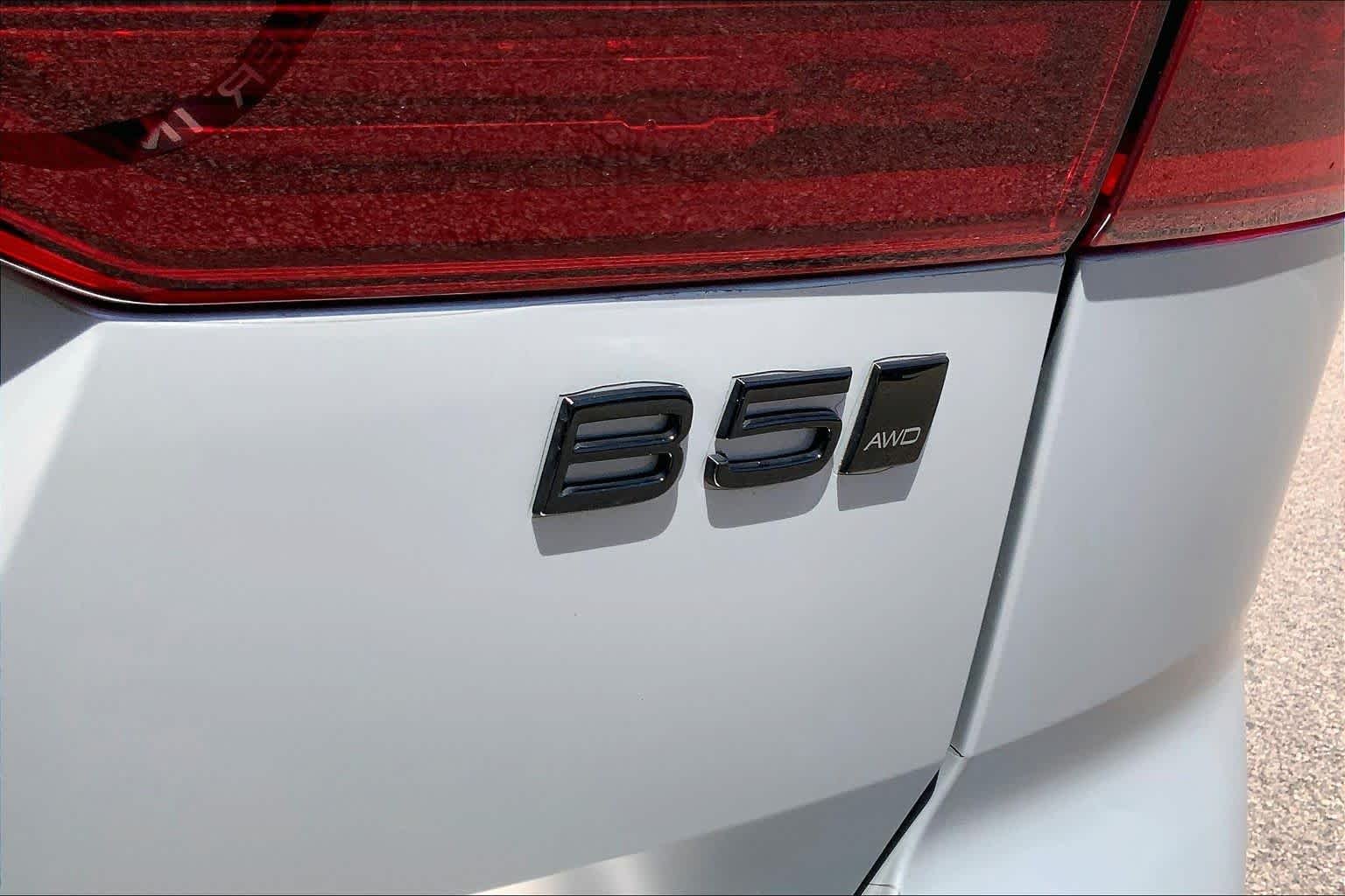 Used 2026 Vapour Grey Metallic Volvo Ultra Black Edition image 10