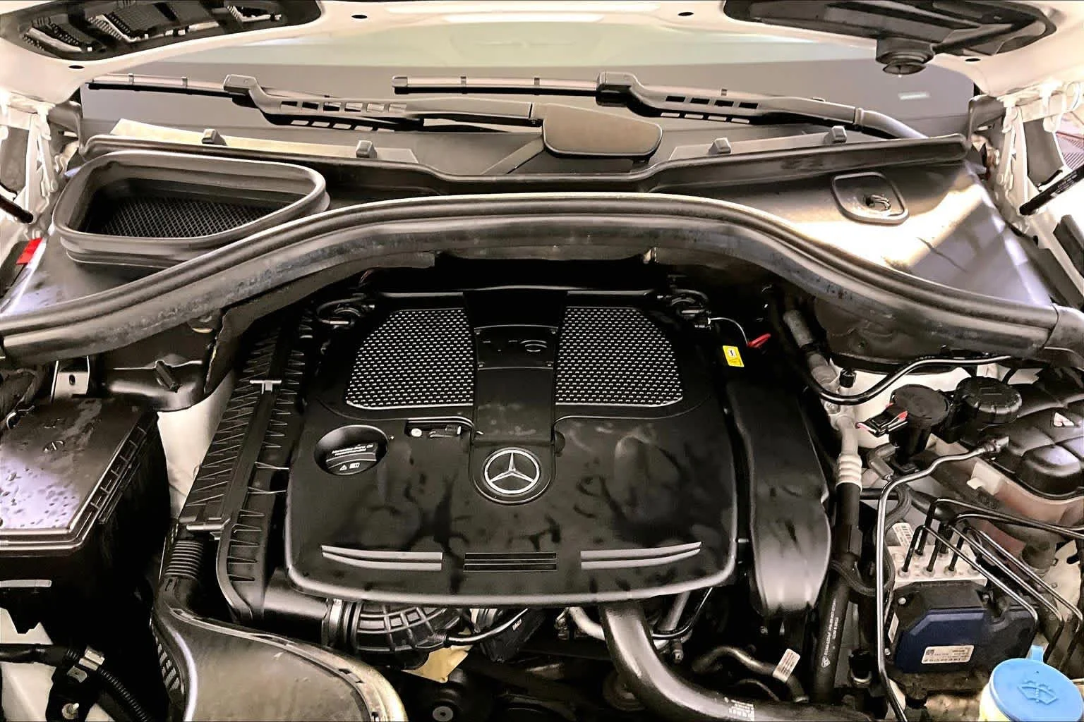 Used 2017 Polar White Mercedes-Benz GLE 350 image 30
