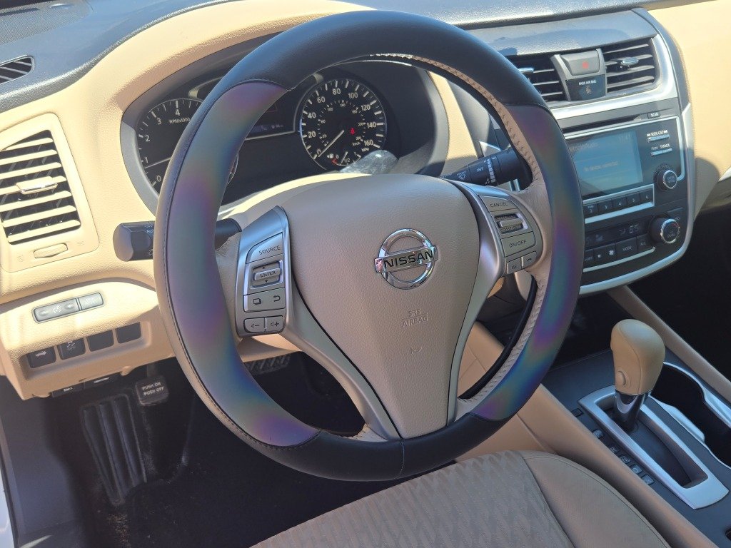 Used 2016 White Nissan 2.5 SV image 21