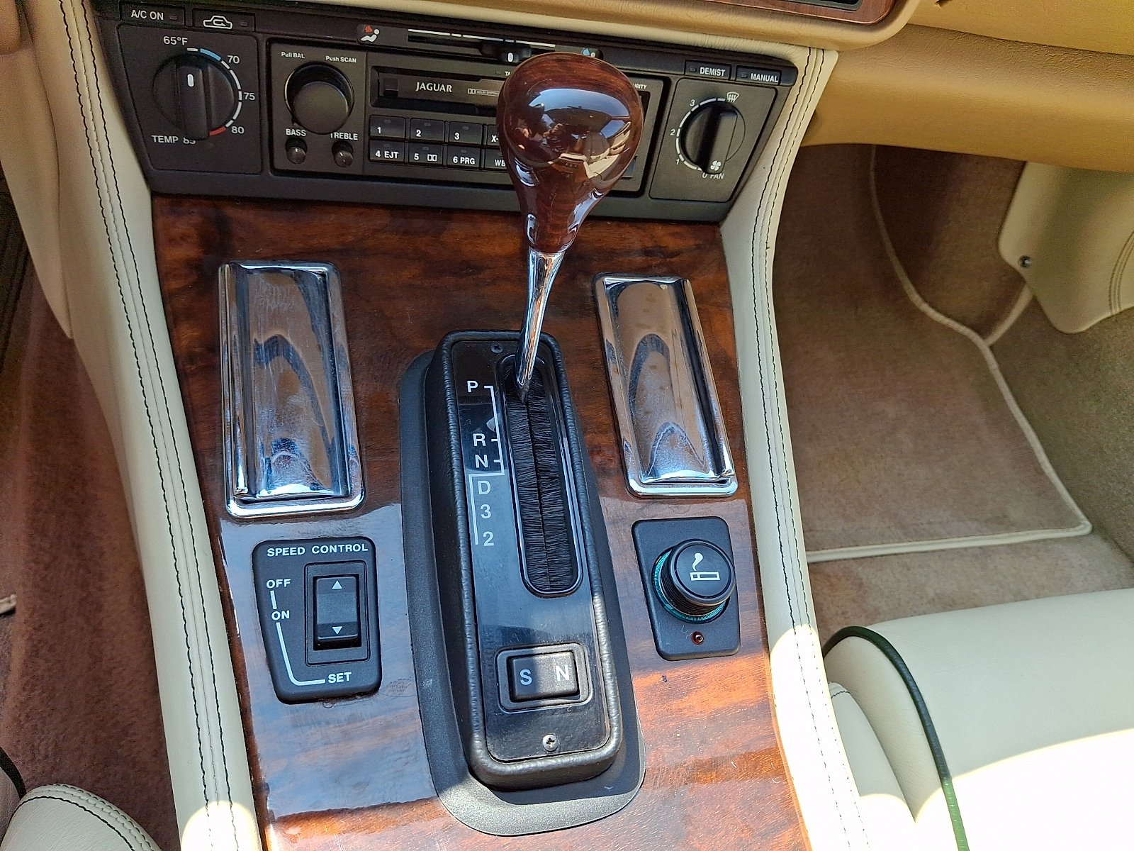 Used 1994 British Racing Green Jaguar 2+2 image 15