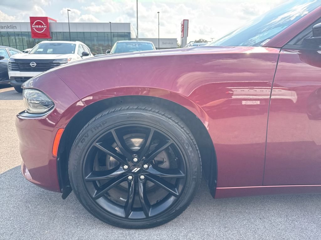 Used 2018 Red Dodge SXT image 10