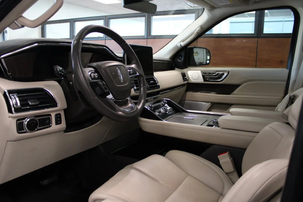 Used 2021 Black Lincoln Reserve image 18