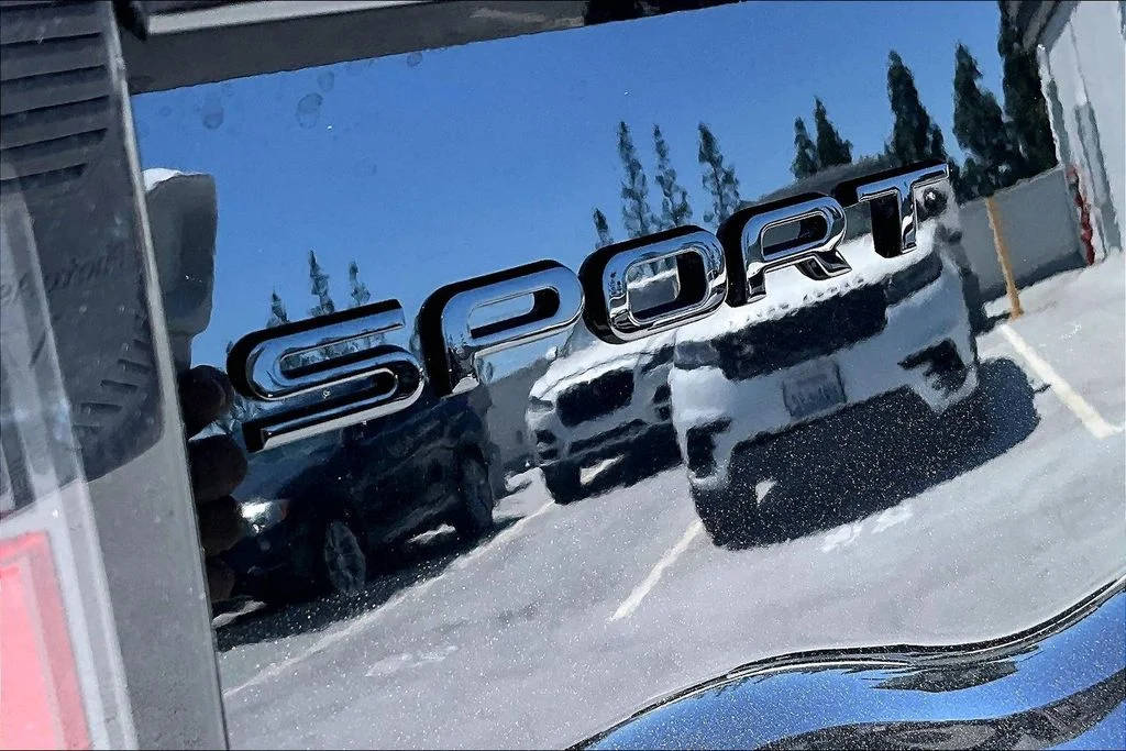 New 2026 Black Land Rover Landmark image 9