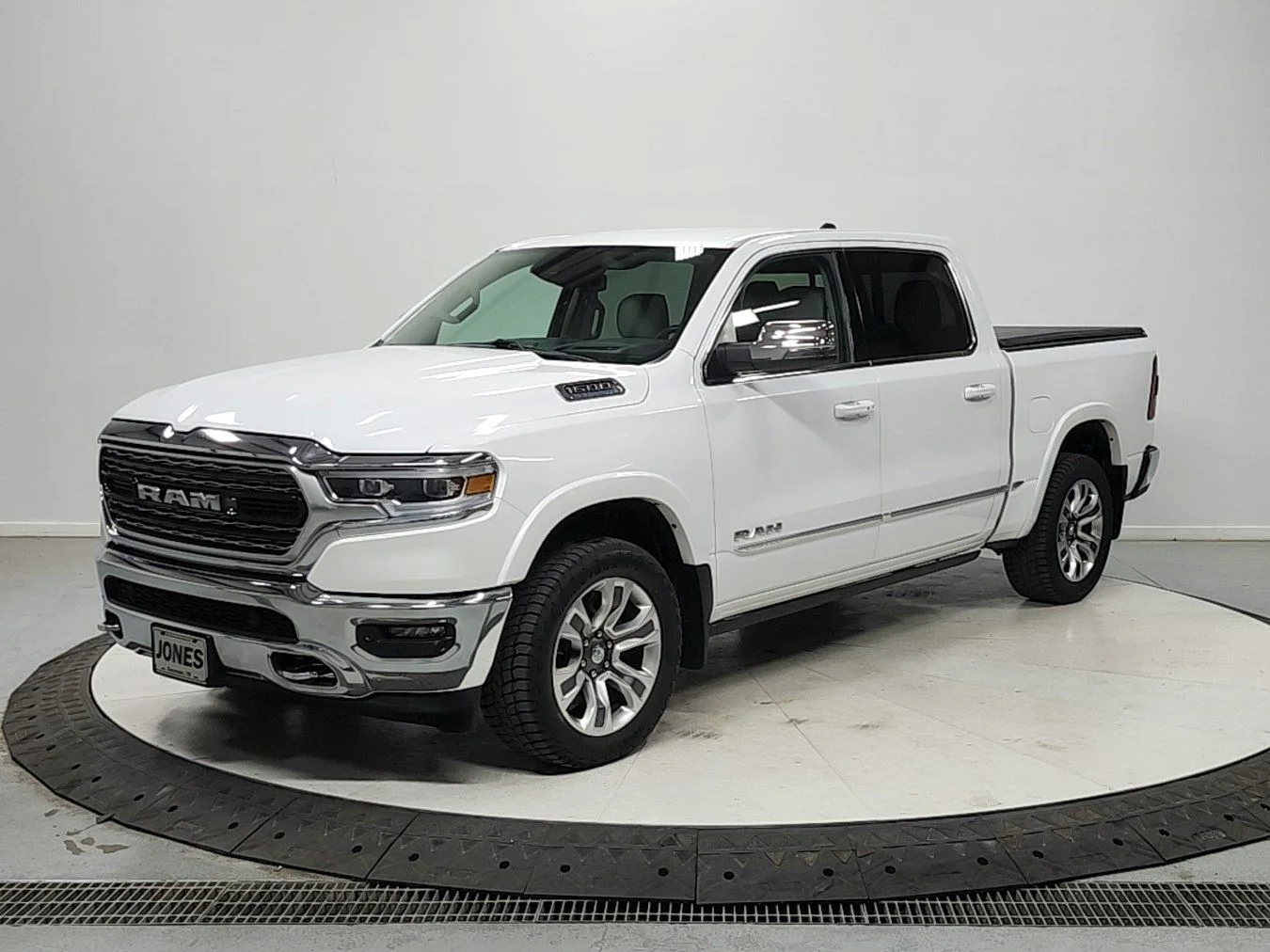 Used 2024 White Ram Limited image 3
