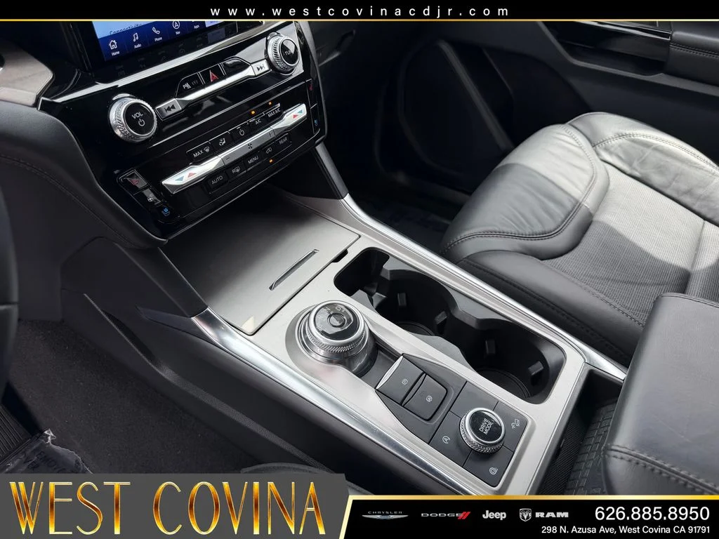 Used 2024 Silver Ford Platinum image 17