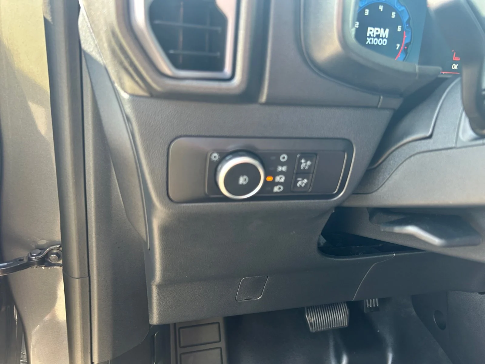 New 2026 Carbonized Grey Metallic Ford Outer Banks image 15