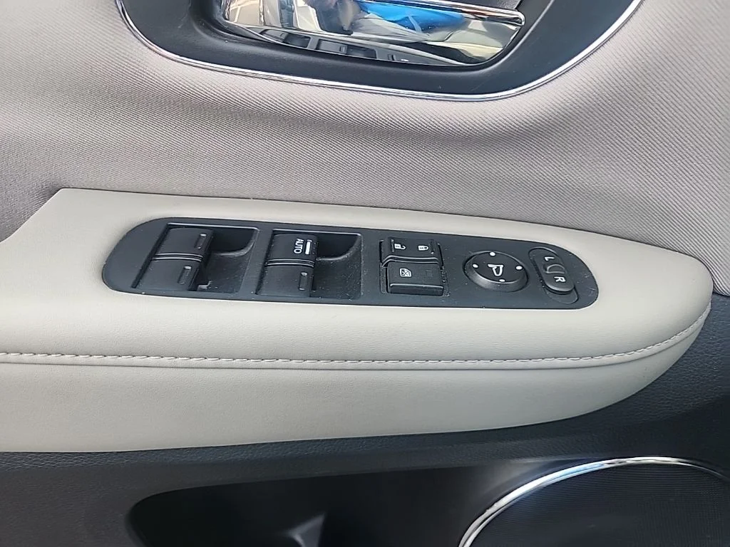 Used 2017 Silver Honda EX image 26