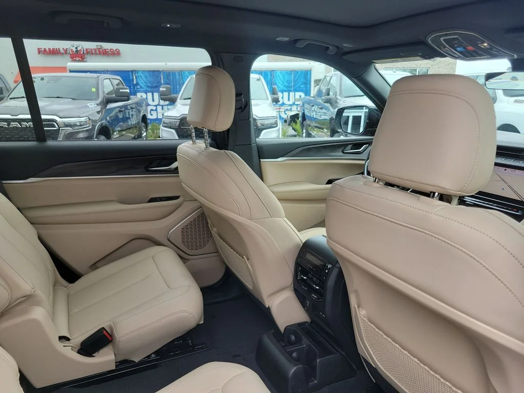 New 2026 Velvet Red Pearl-Coat Exterior Paint Jeep Limited image 29