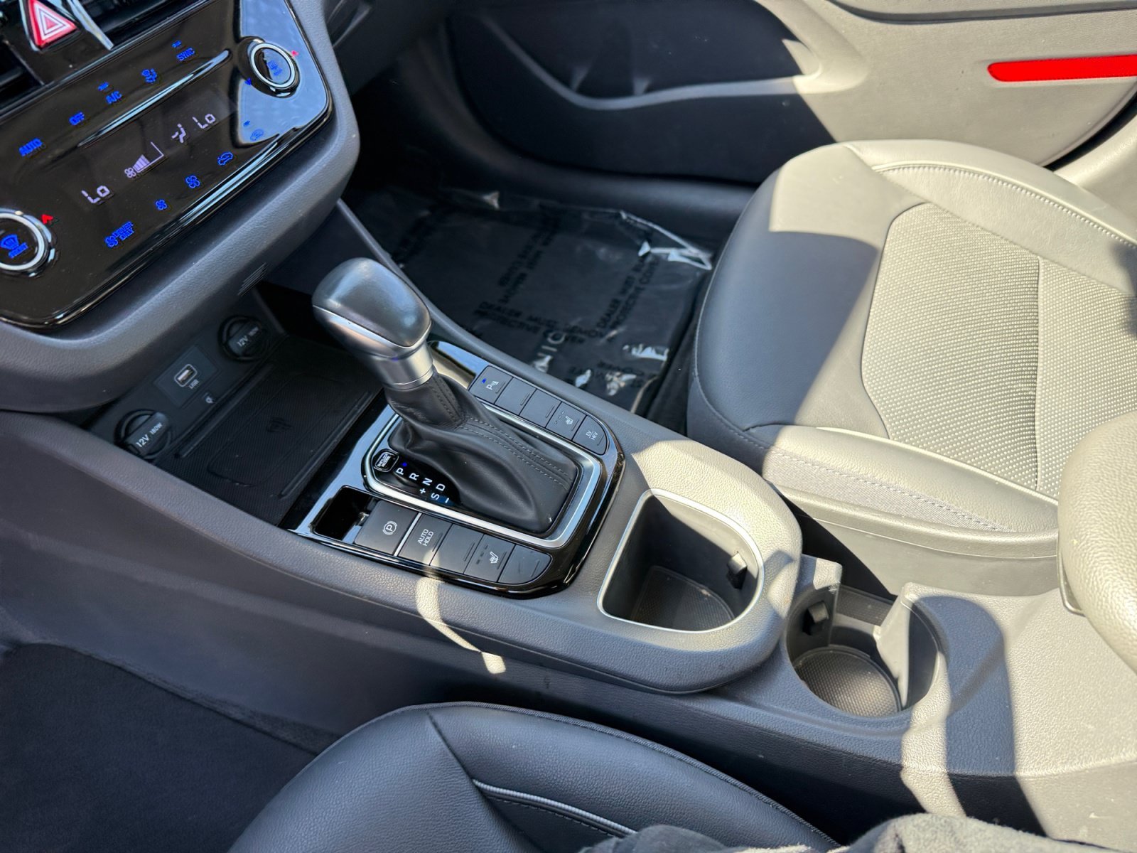 Used 2020 Ceramic White Hyundai Limited image 13