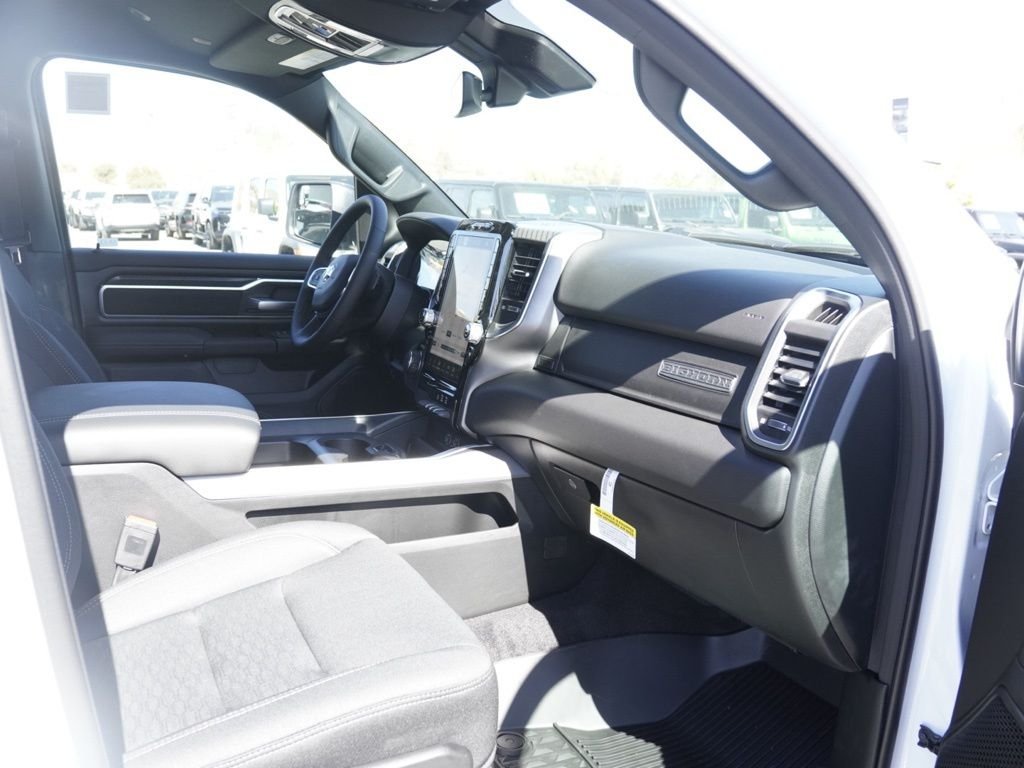 New 2026 Bright White Clear-Coat Exterior Paint RAM Big Horn/Lone Star image 21