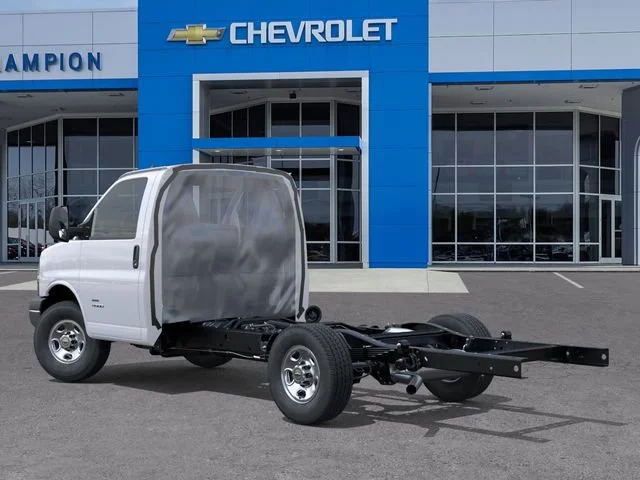 New 2026 Summit White Chevrolet 1WT image 3