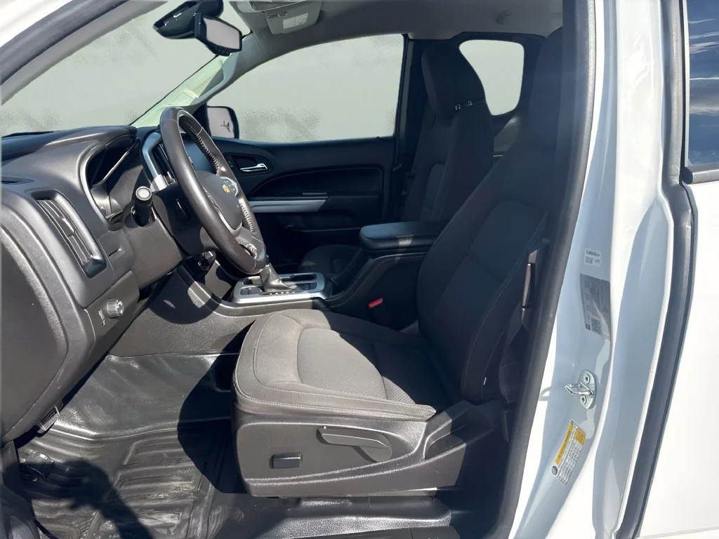 Used 2022 White Chevrolet LT image 9