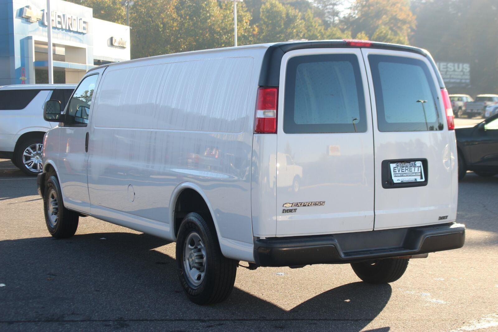 Used 2021 SUMMIT WHITE Chevrolet RWD 2500 155" image 5