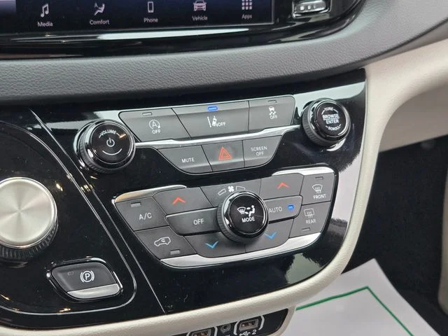 Used 2022 Gray Chrysler Touring L image 28