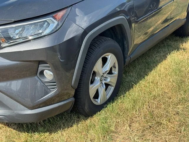 Used 2019 Gray Toyota XLE image 4