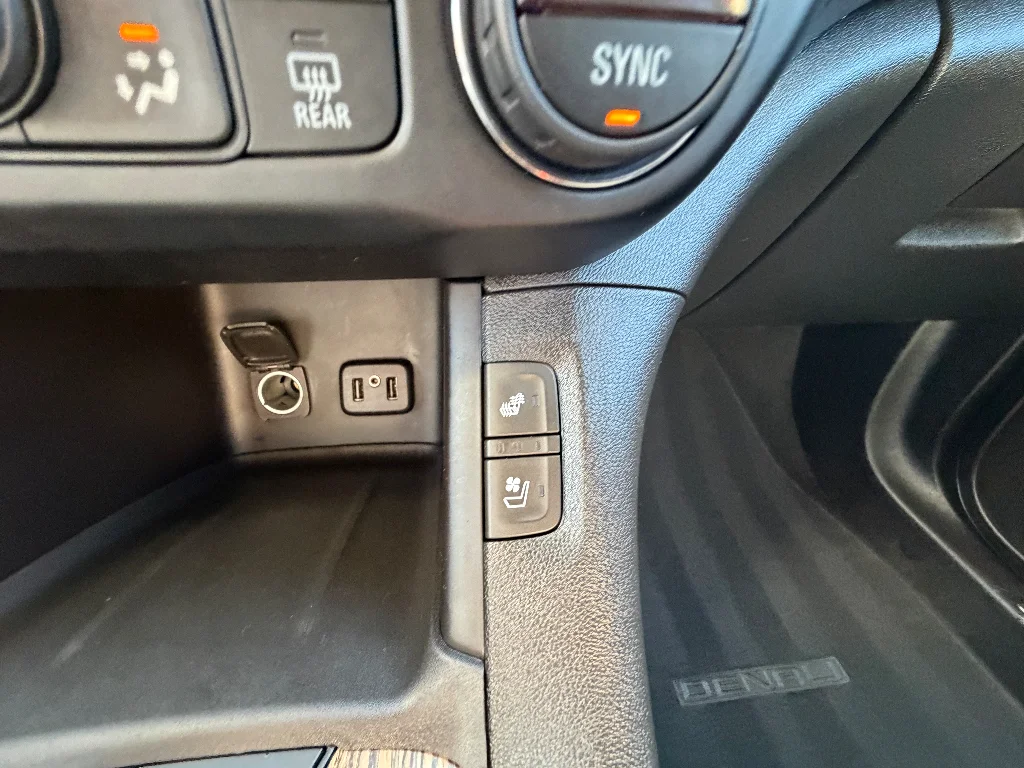 Used 2019 Ebony Twilight Metallic GMC Denali image 23