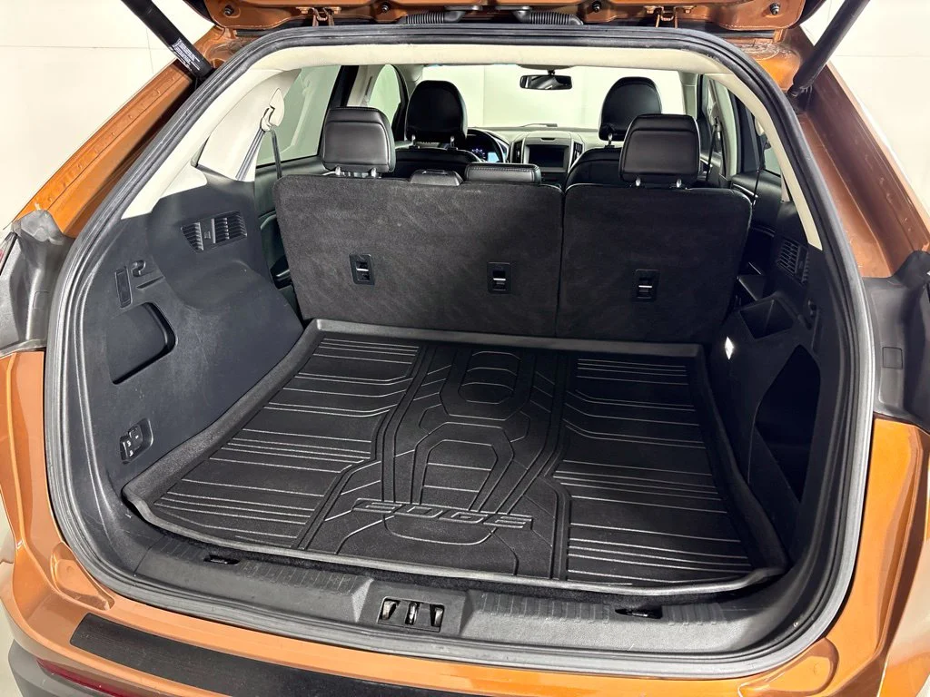 Used 2017 Red Ford SEL image 20