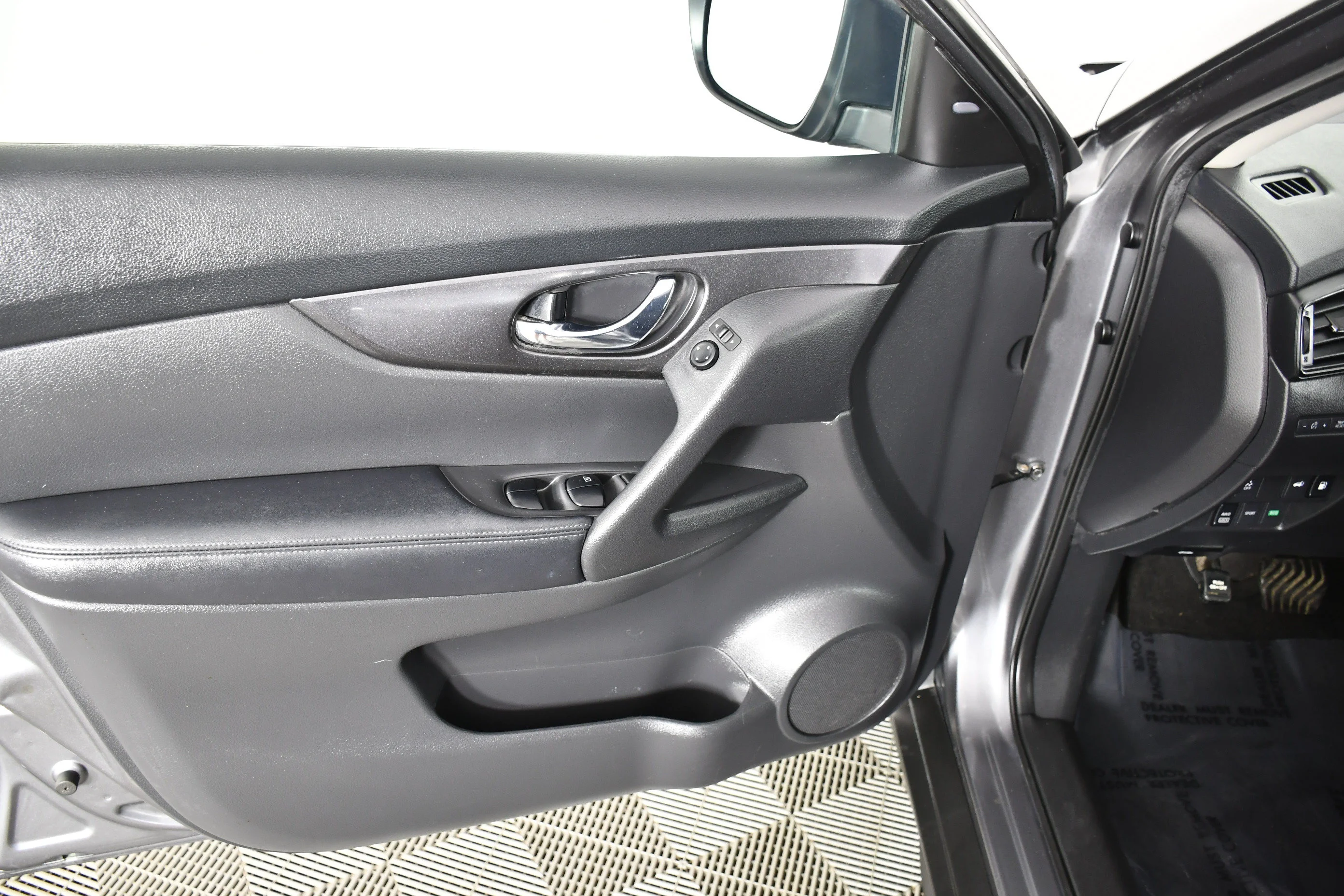 Used 2018 Gun Metallic Nissan SV image 35
