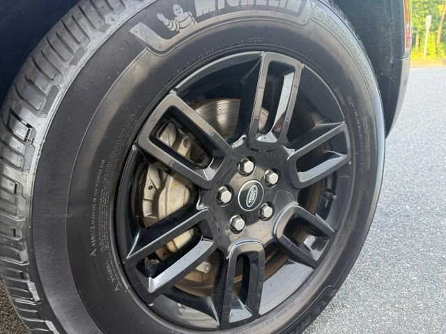 Used 2023 Blue Land Rover SE image 13