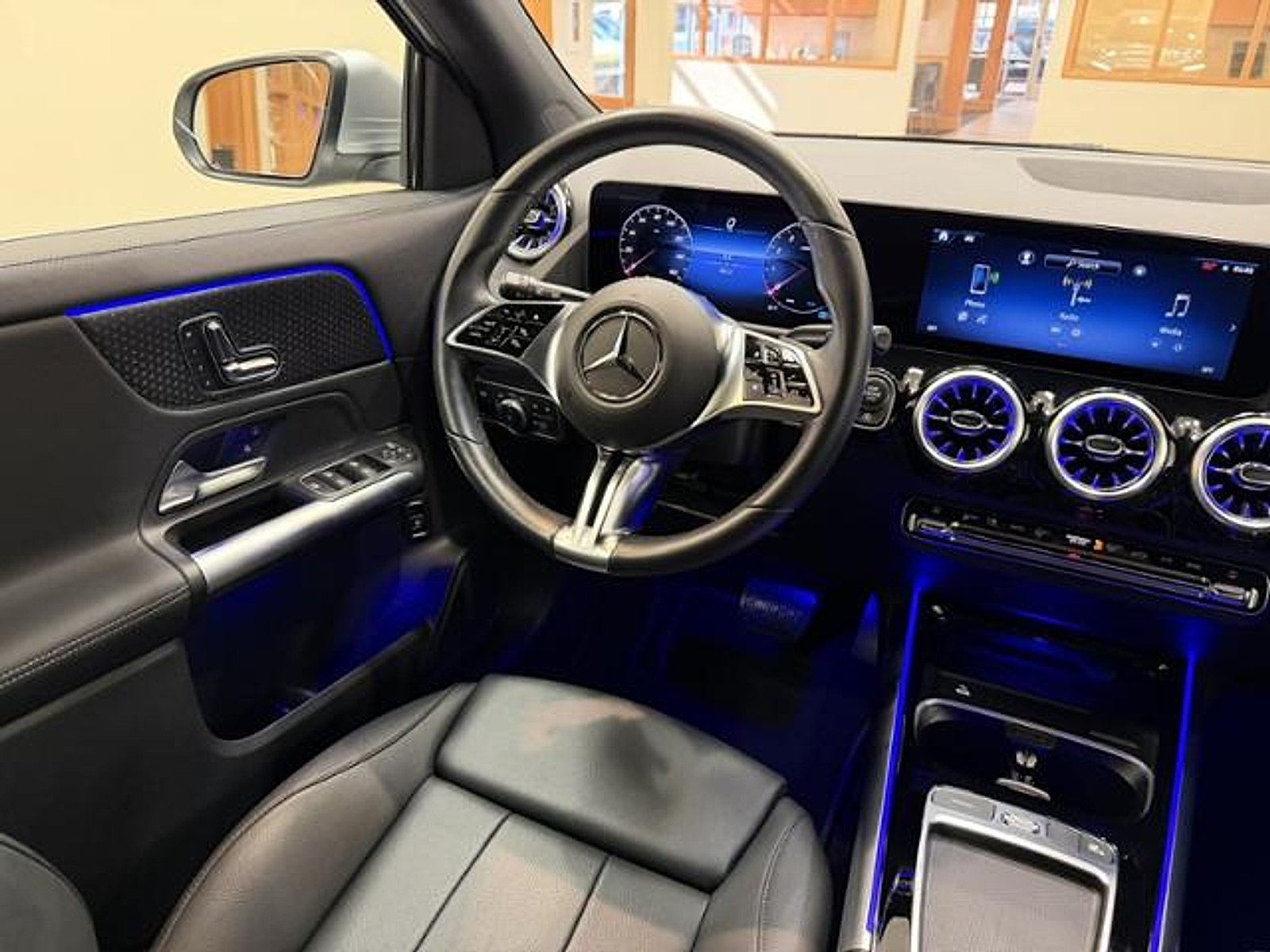 Used 2025 Cirrus Silver Metallic Mercedes-Benz 4MATIC® image 9