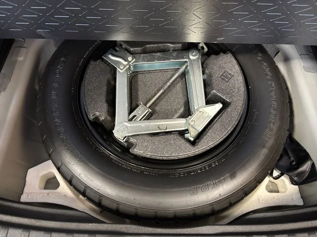 Used 2020  Toyota XLE image 25