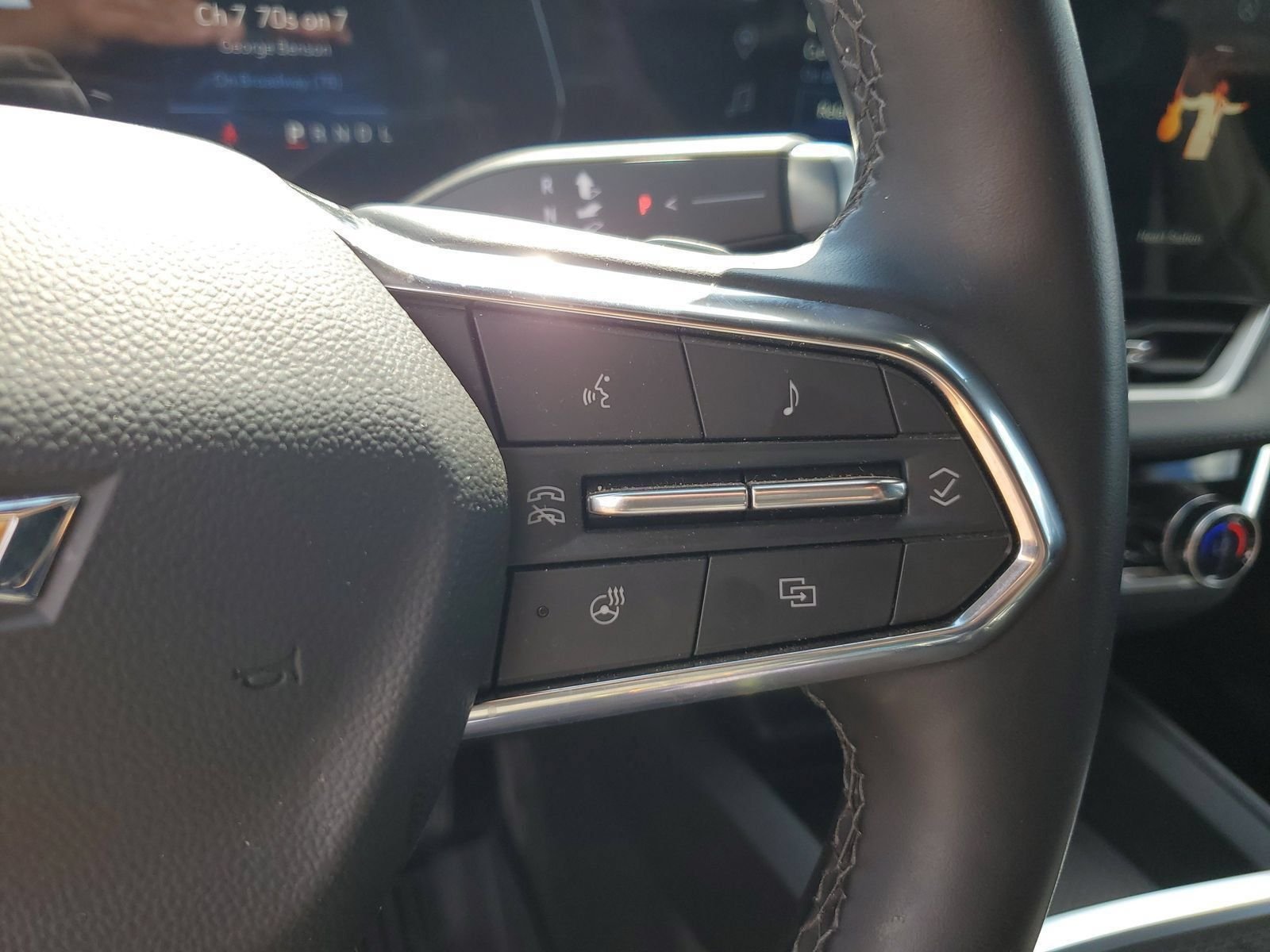 Used 2025 Black Chevrolet LT image 17