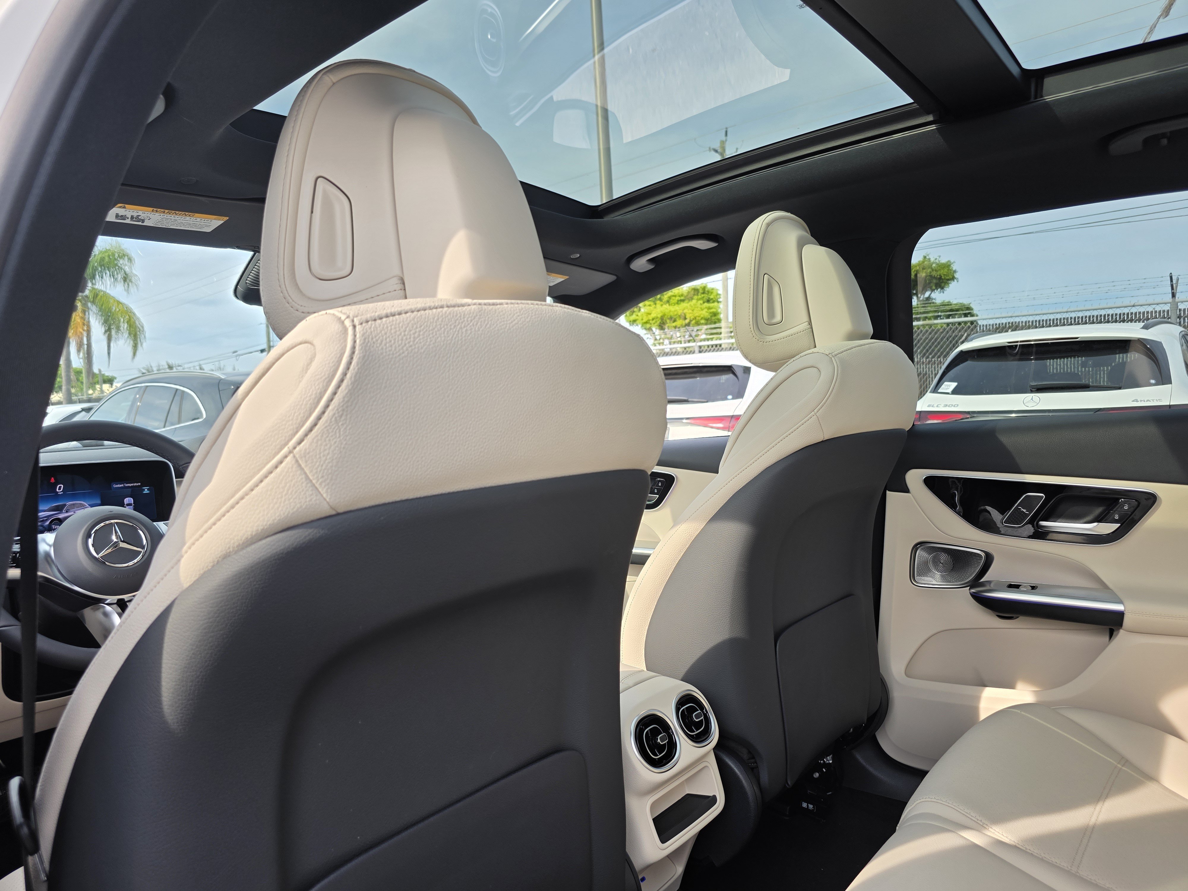 New 2026 Polar White Mercedes-Benz GLC 300 image 13