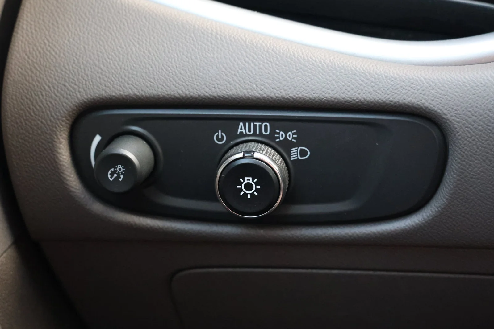Used 2024 White Chevrolet LT image 24