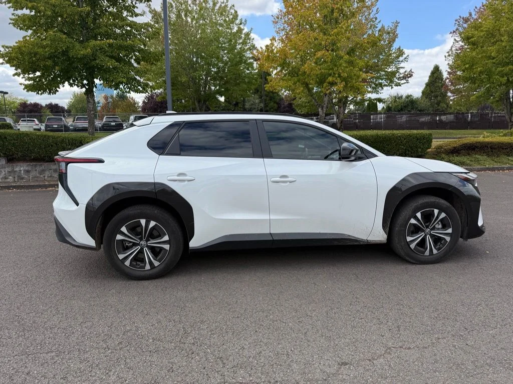 Used 2024 Wind Chill Pearl Toyota XLE image 7