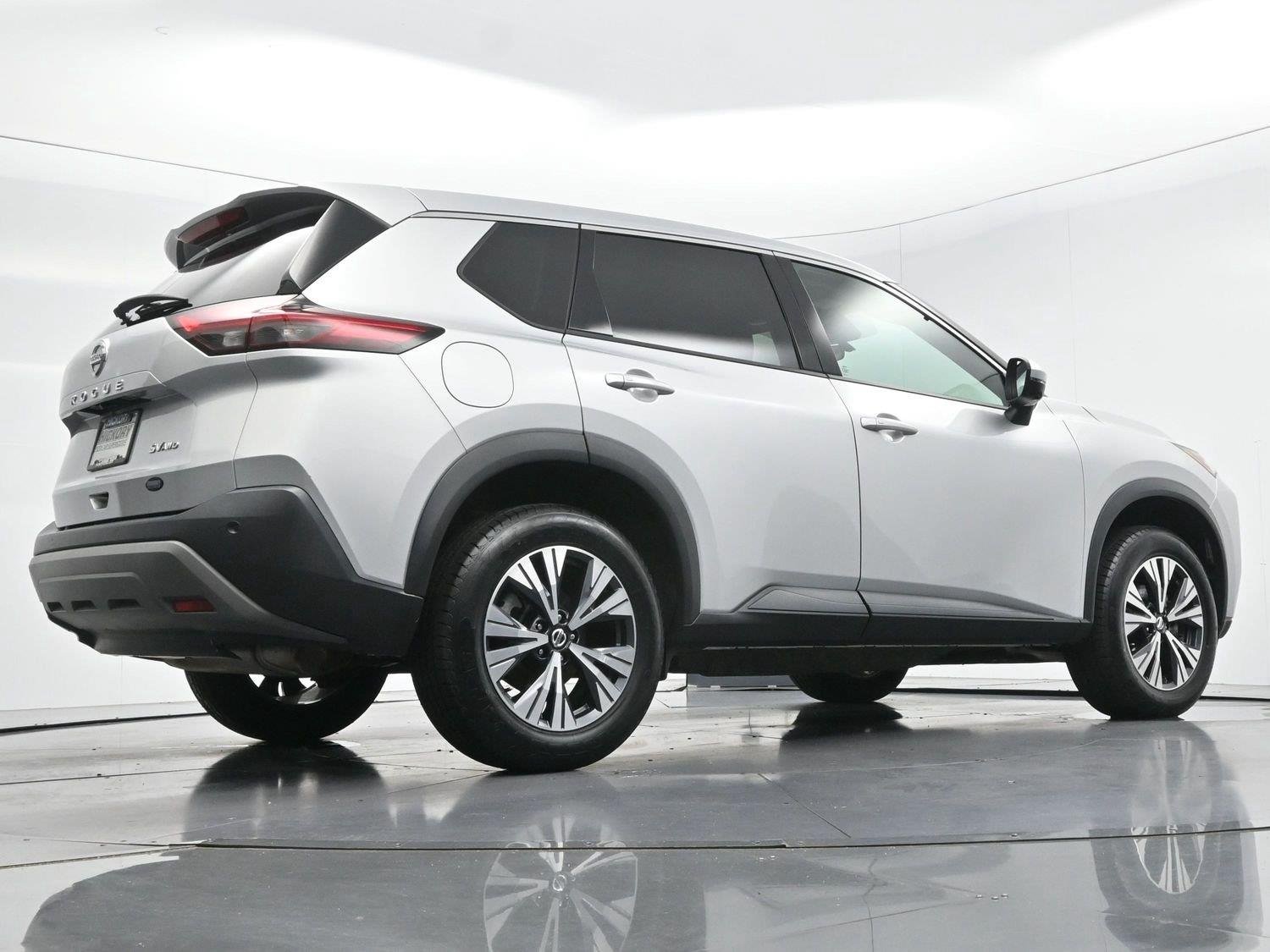 Used 2021 Brilliant Silver Metallic Nissan SV image 48