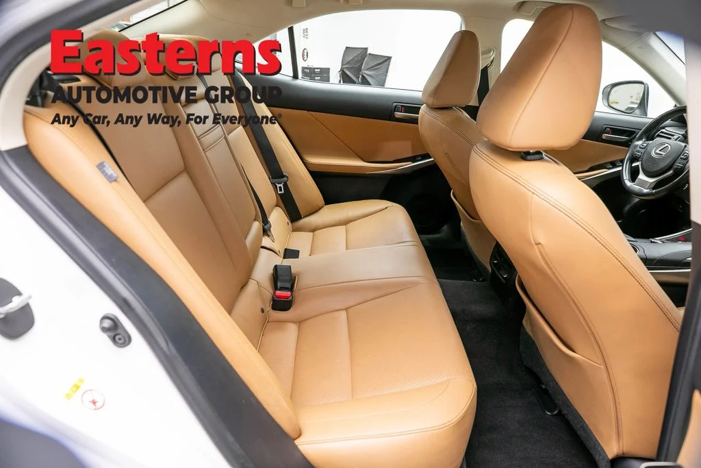 Used 2018 White Lexus 300 image 23