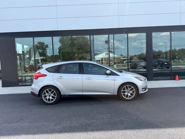 Used 2015 Silver Ford SE image 2