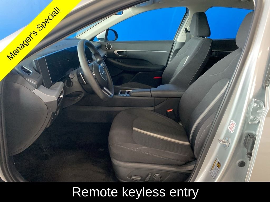 Used 2025 Silver Hyundai SEL image 10