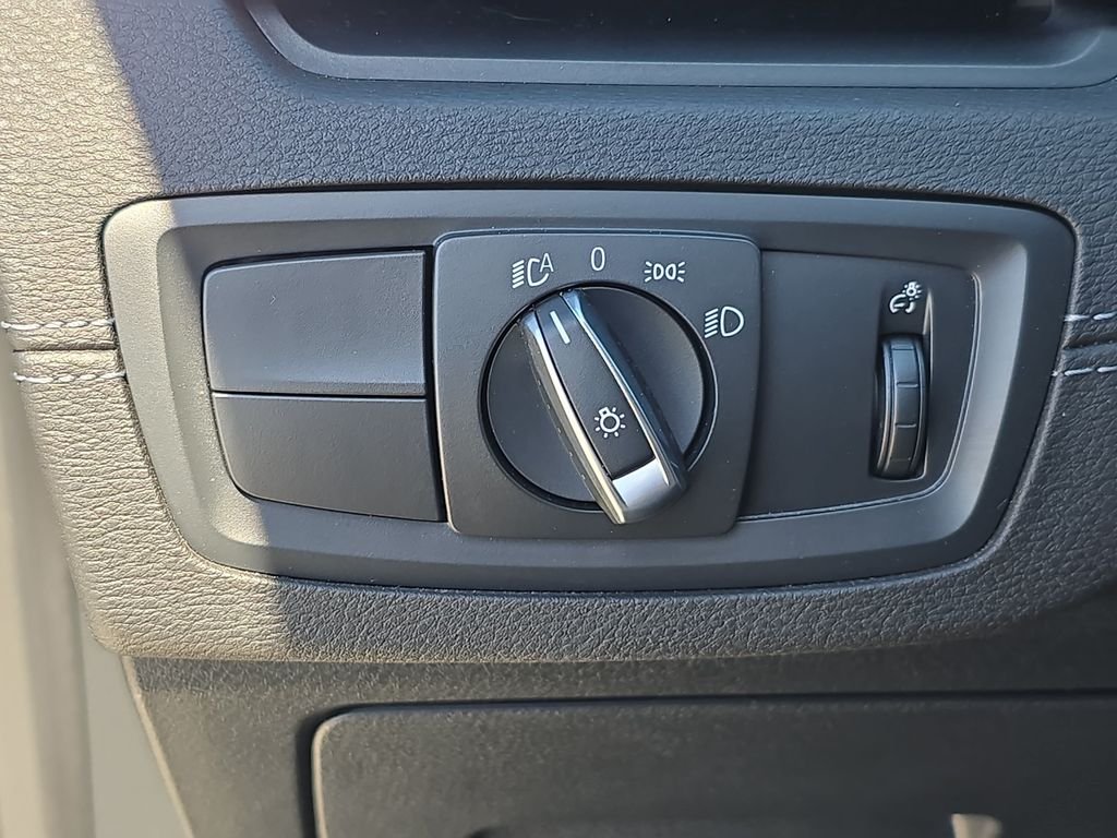 Used 2021 Black BMW sDrive28i image 30